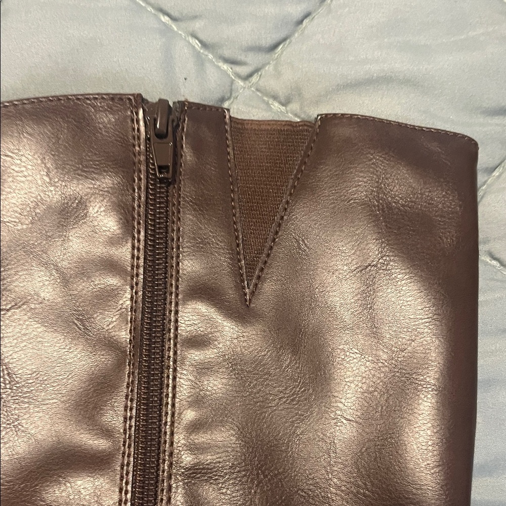 Elegant Brown Heeled Boots - Picture 5 of 11